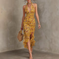 Robe française vintage jaune à fleurs – Encolure haltère, décolleté plongeant, taille ceinturée, fente, volants, coupe affinante et élégante