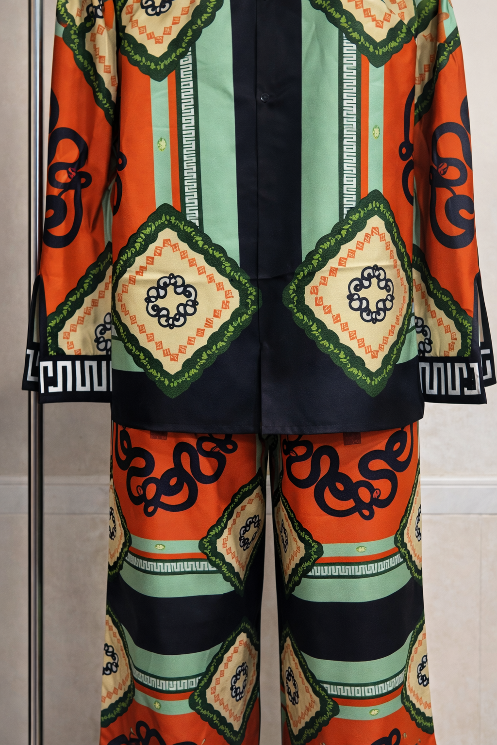 Ensemble imprimé chemise manches longues et pantalon décontracté